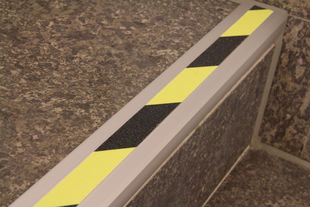 Anti slip edge profile R13 m2 day fluorescent W 800 mm